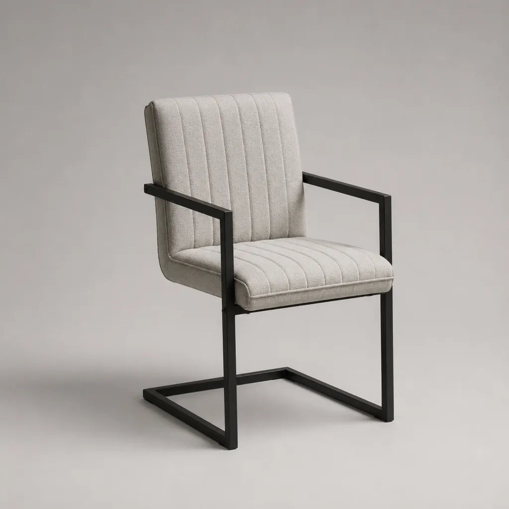Esszimmerstuhl mit Armlehnen, Stoffbezug und Stahlgestell, Beige/Schwarz, 59 × 61 × 85 cm